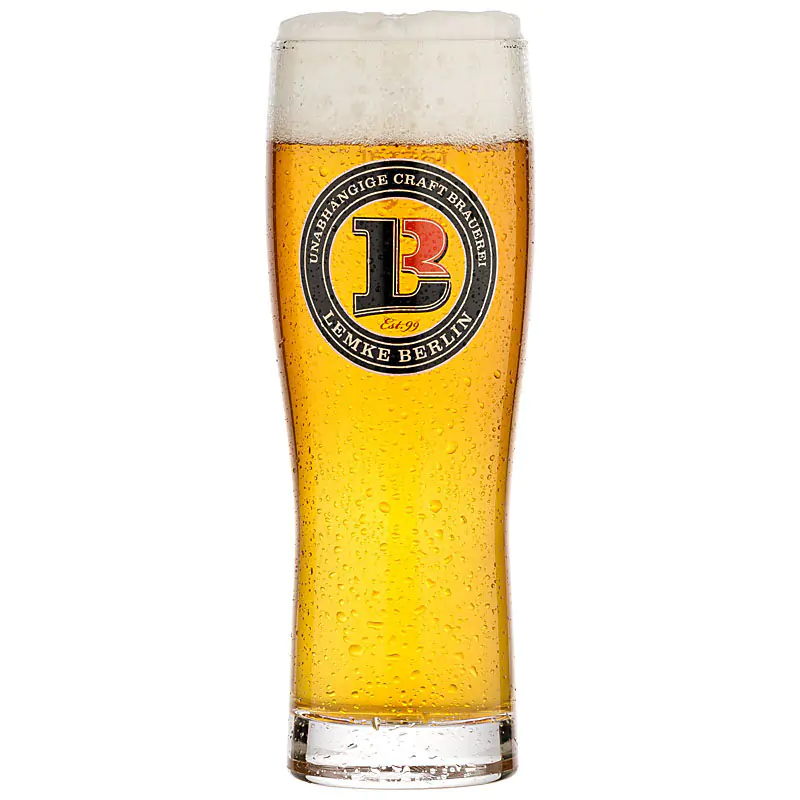 Produktfoto eingeschenktes Bier in Glas mit Schaumkrone Produktbild, Standard-Produktfotografie Bier in Bierglas